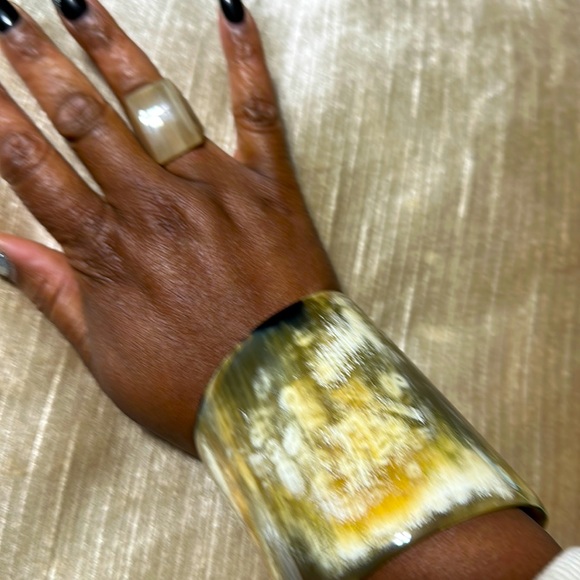 Multi colored asymmetrical Buffalo horn/bone bracelet OS and ring size 9. - Picture 1 of 5